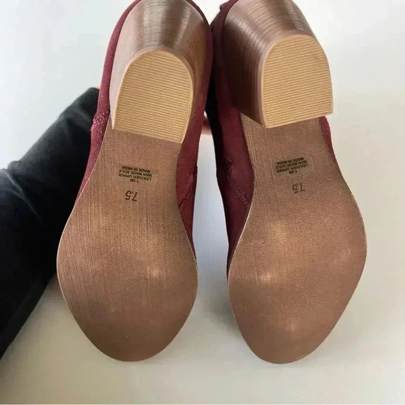 Diba Suede Sleek Bootie in Burgundy and Gold Size 7.5 New without box! - Picture 8 of 8
